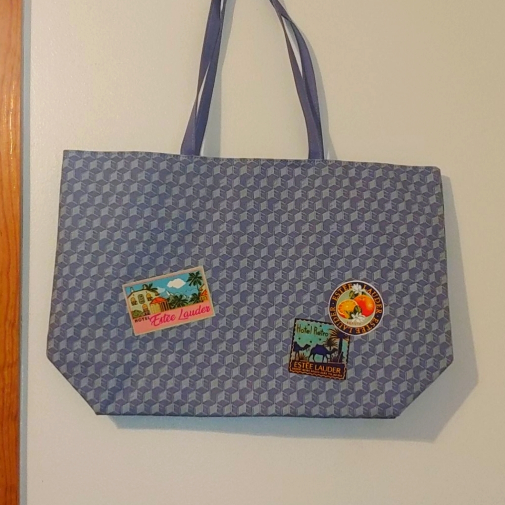 NWOT Ester Lauder bag!!!